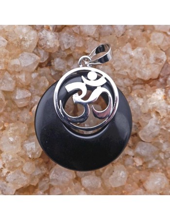 Colgante de ónix con símbolo OM.