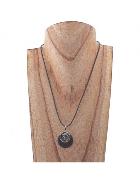 Colgante de ónix con símbolo OM.