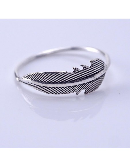 Anillo de plata diseño pluma.