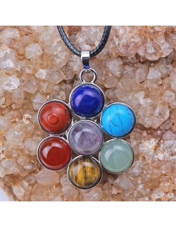 Colgante con piedras siete chakras.