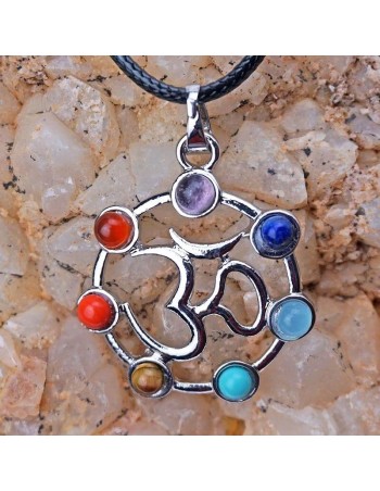 Colgante siete chakras con símbolo Om.