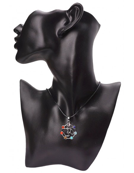 Colgante siete chakras con símbolo Om.