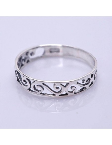 Anillo de plata diseño lazo infinito.