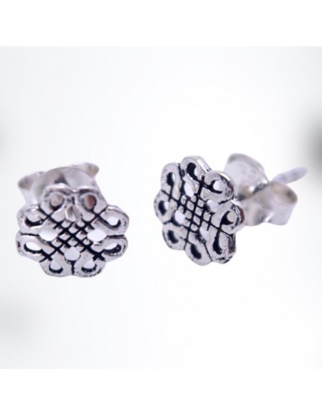 Piercing nudo infinito en plata de ley