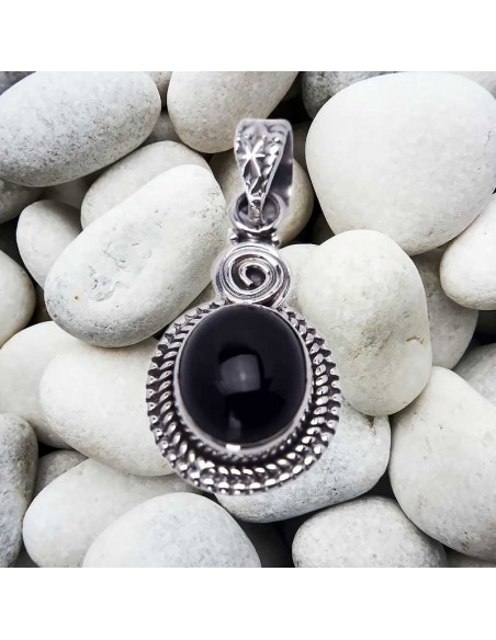Colgante de plata con piedra natural de Ónix.