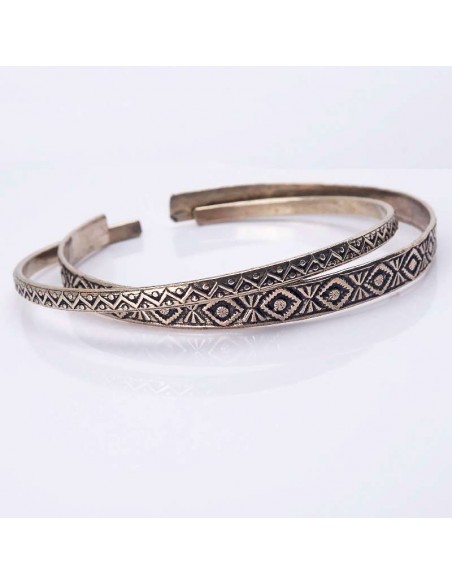 Pulseras de bronce artesanales hechas en India: elegancia y tradición