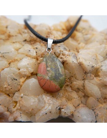 Colgante de Unakita en Forma de Gota: Equilibrio y Armonía