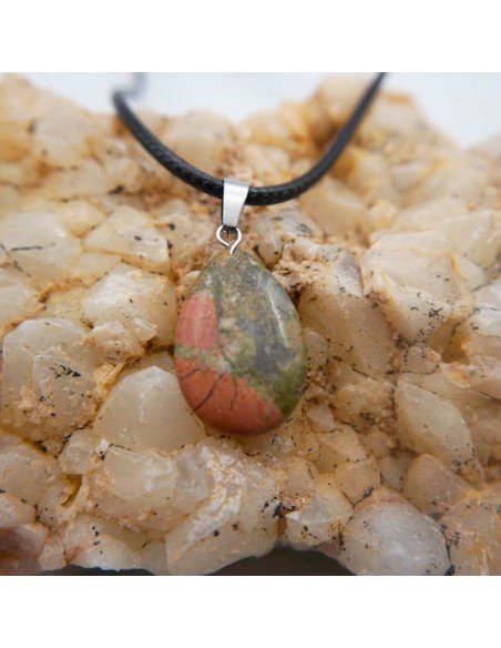 Colgante de Unakita en Forma de Gota: Equilibrio y Armonía