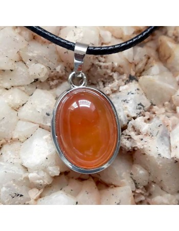 Colgante de Aventurina Naranja: Equilibrio y Energía en un Elegante Diseño