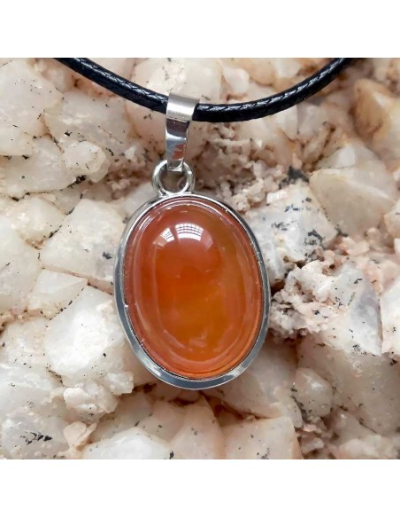 Colgante de Aventurina Naranja: Equilibrio y Energía en un Elegante Diseño