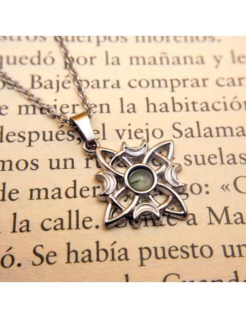 Colgante de Nudo de Brujas en Acero con Aventurina Verde – Protección y Energía en un Diseño Único