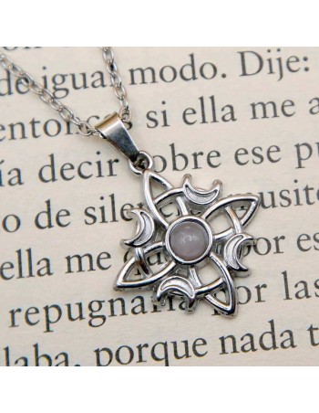 Colgante Nudo de Brujas en Acero con Cuarzo Rosa – Conexión con el Amor y la Protección