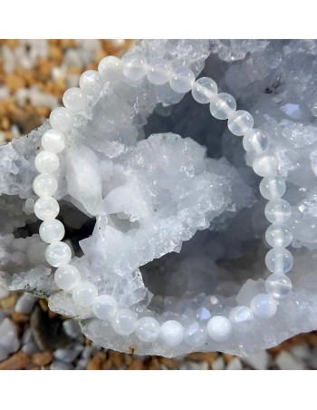 Pulsera de Selenita Natural de 6mm – Belleza, Energía y Armonía en tu Muñeca 2