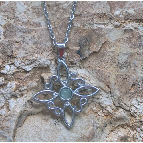Colgante Nudo de Brujas en Acero con Aventurina Verde – Prosperidad, Equilibrio y Protección