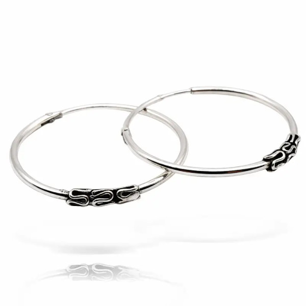 Aros de Plata 25mm: Exquisita Artesanía Balinesa en Cada Detalle