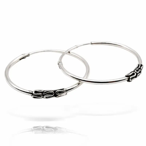 Aros de Plata 25mm: Exquisita Artesanía Balinesa en Cada Detalle