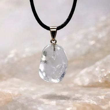 Colgante de Cristal de Roca – Claridad, Energía y Pureza