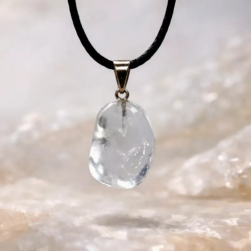 Colgante de Cristal de Roca – Claridad, Energía y Pureza