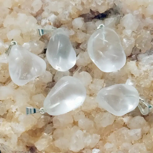 Colgante de Cristal de Roca – Claridad, Energía y Pureza
