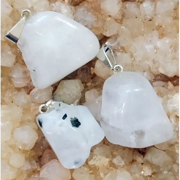 Colgante de Piedra de Luna – Intuición, Feminidad y Armonía Interior