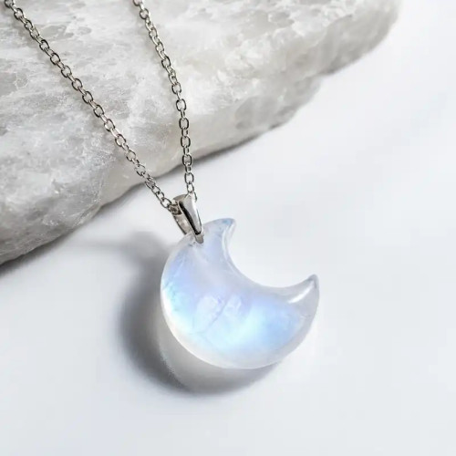 "Colgante Luna Creciente de Piedra Luna Natural y Calma"